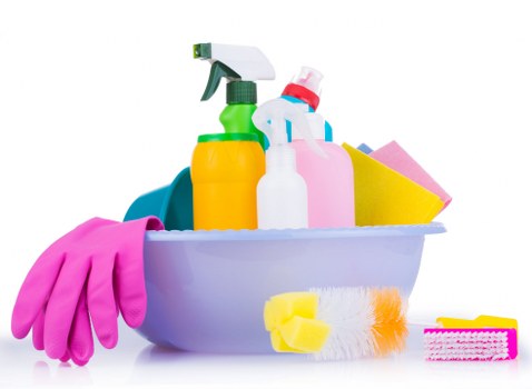 Cleaning machine and hoses arranged safely for a job